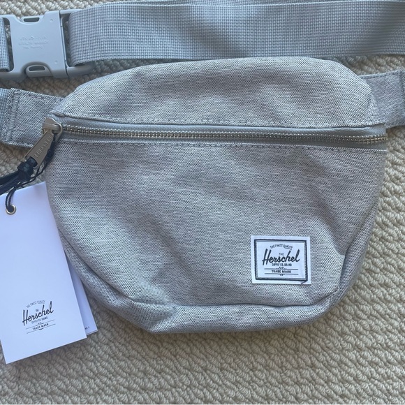 NWT Herschel Fifteen Hip Pack 2L - Picture 3 of 8